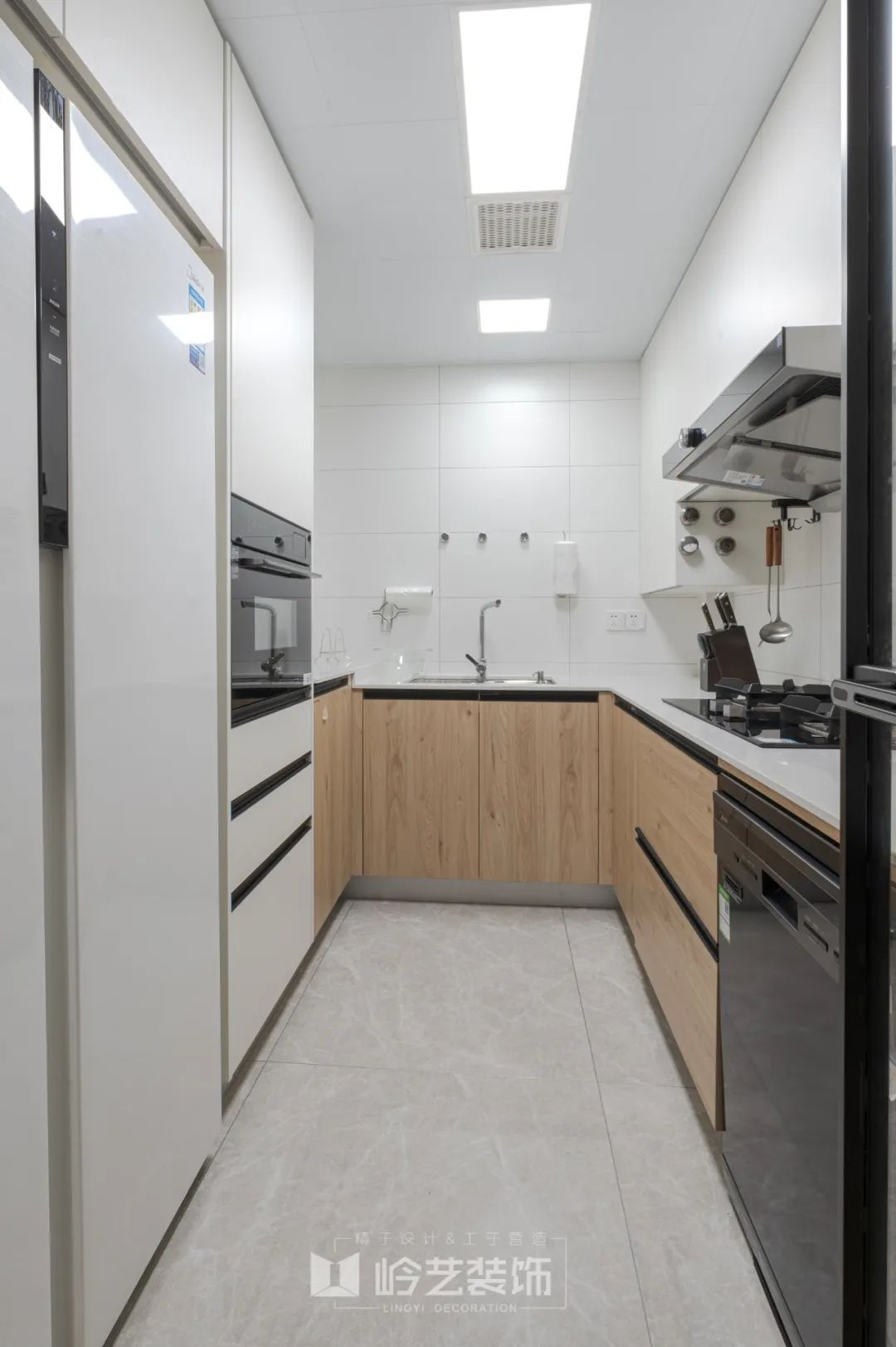 1675662493 1675662493